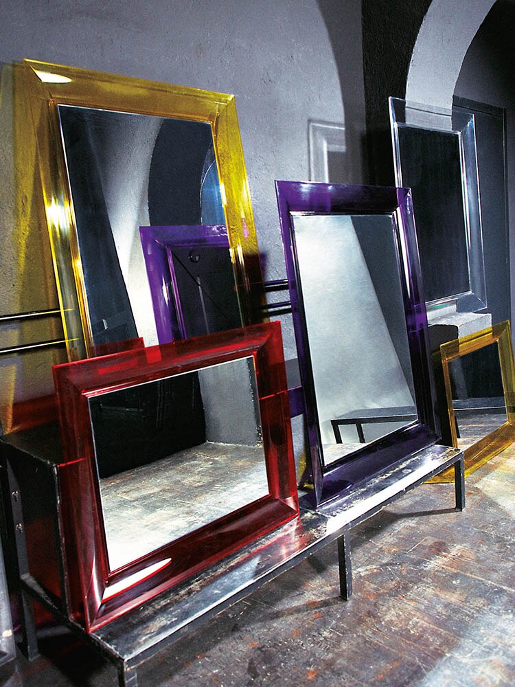 Kartell Francois Ghost Mirror 79x65 cm, černá