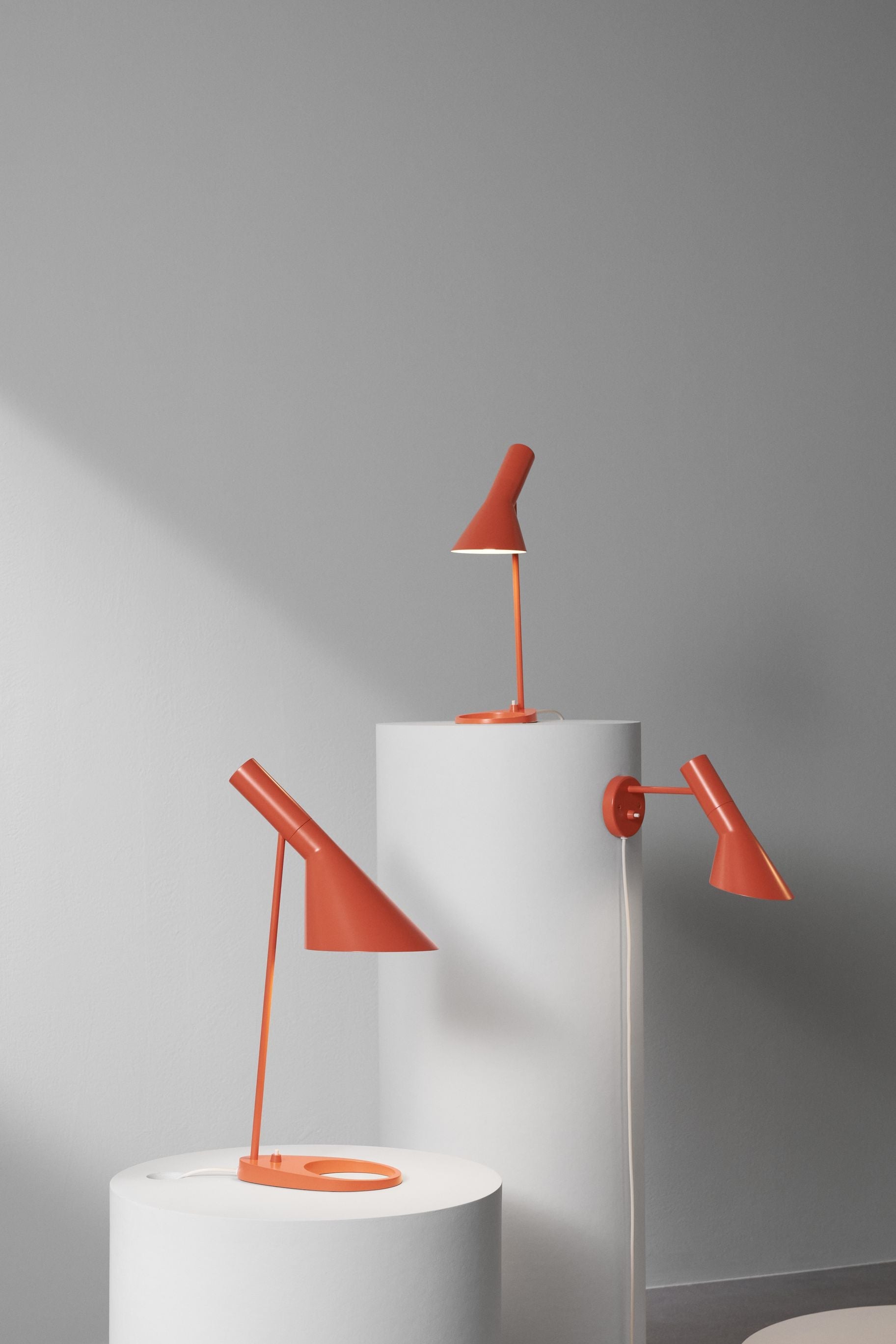 Louis Poulsen Aj Table Lamp V3, Eletric Orange