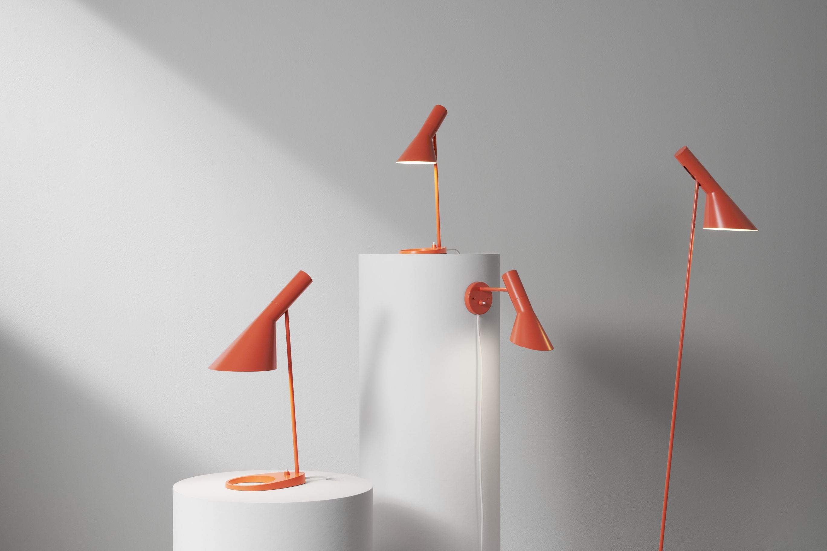 Louis Poulsen I stolní lampa V3, Eletric Orange