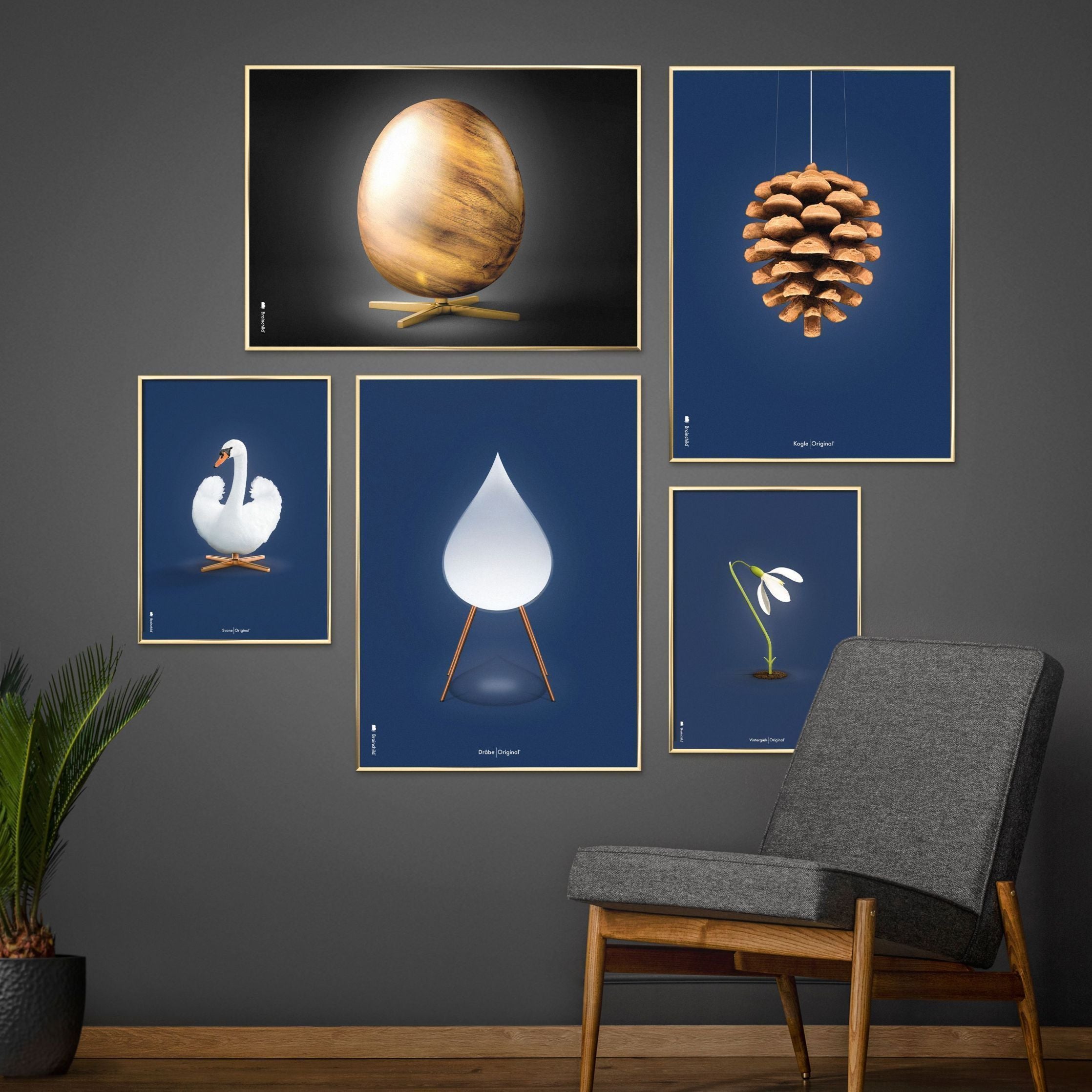 Brainchild Drop Classic Poster, Frame Made Of Light Wood 30x40 Cm, Dark Blue Background