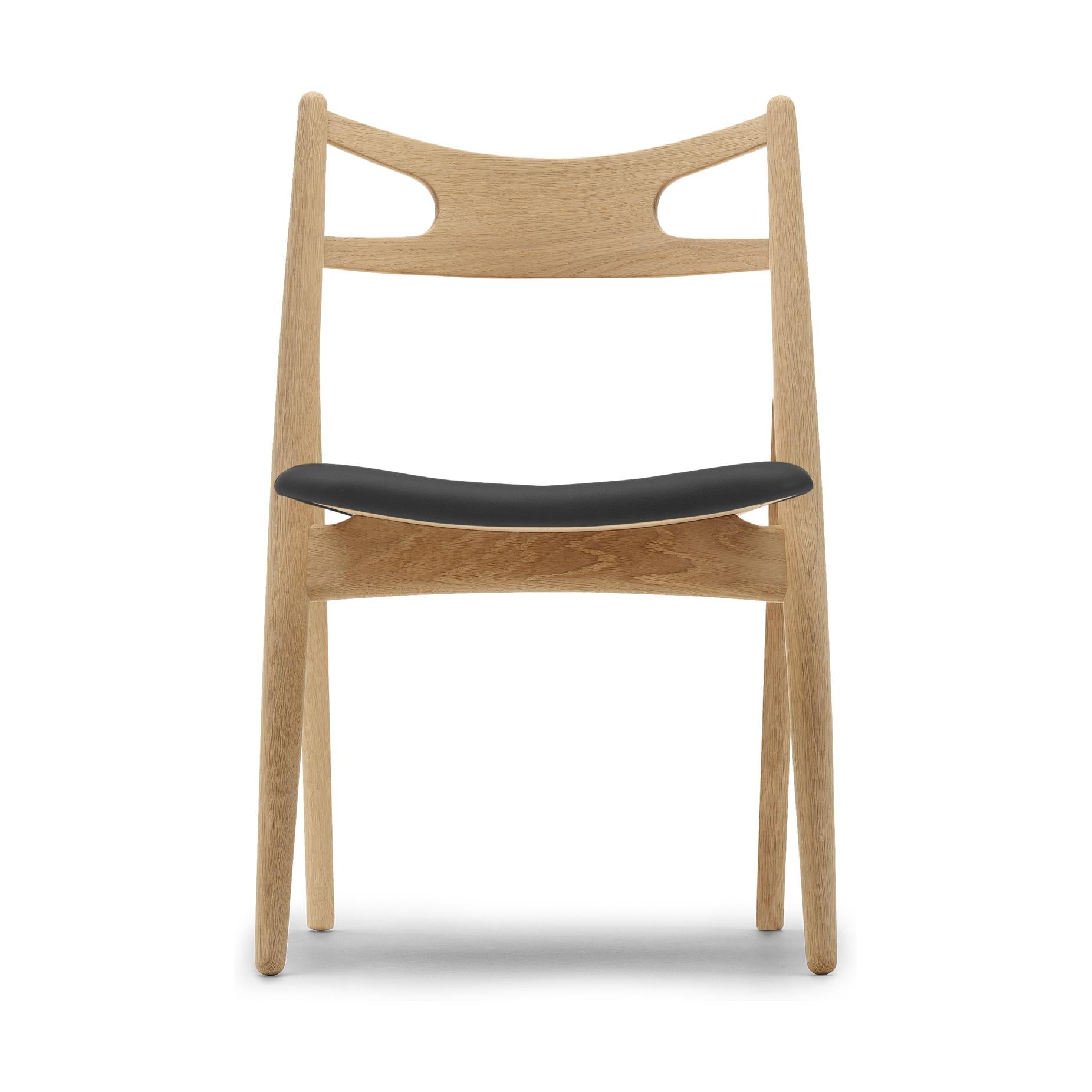 Carl Hansen CH29 P židle Sawbuck, naolejovaná dub/černá kůže