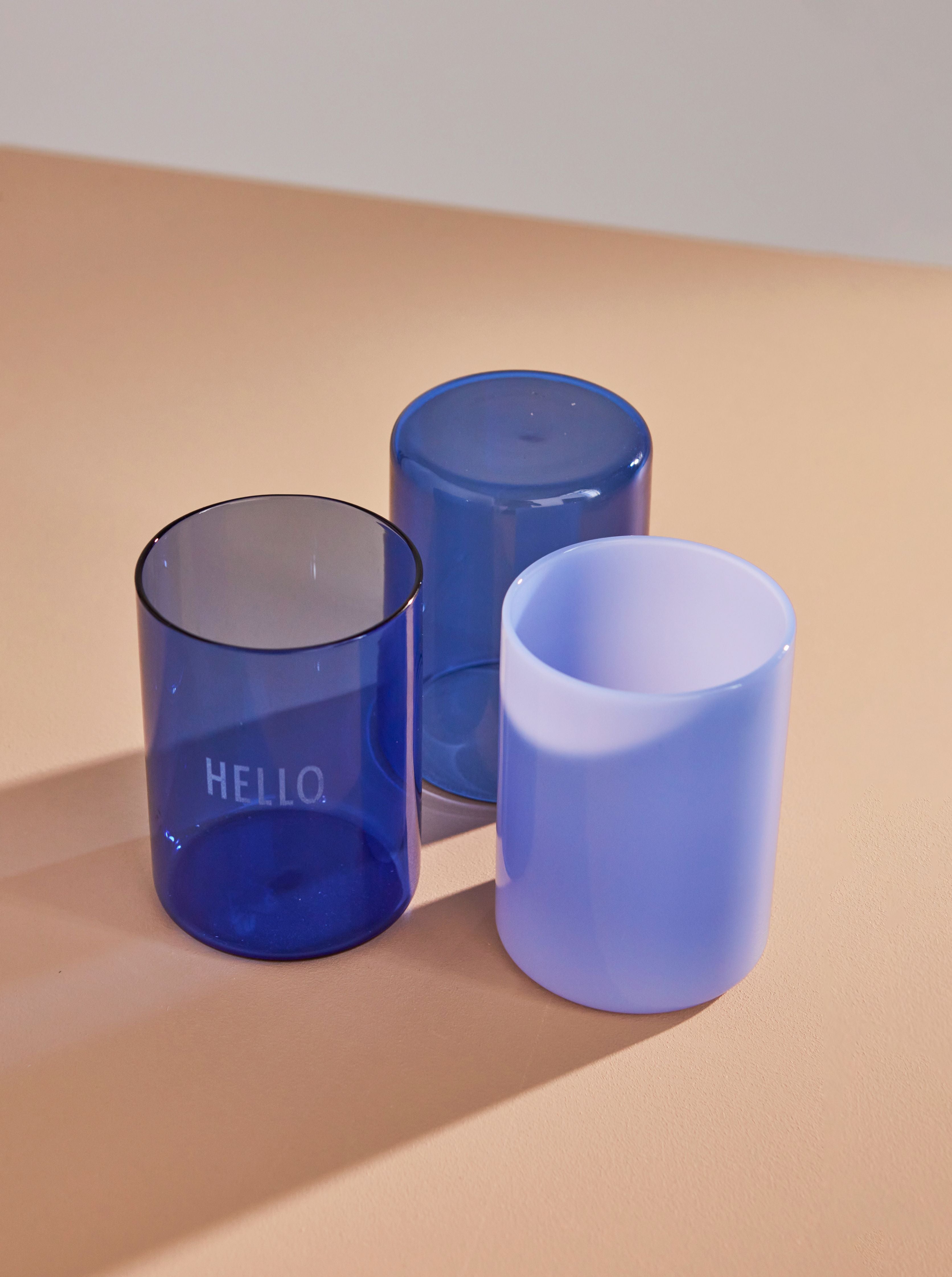 Oblíbené pití sklenice designu, mléka modrá