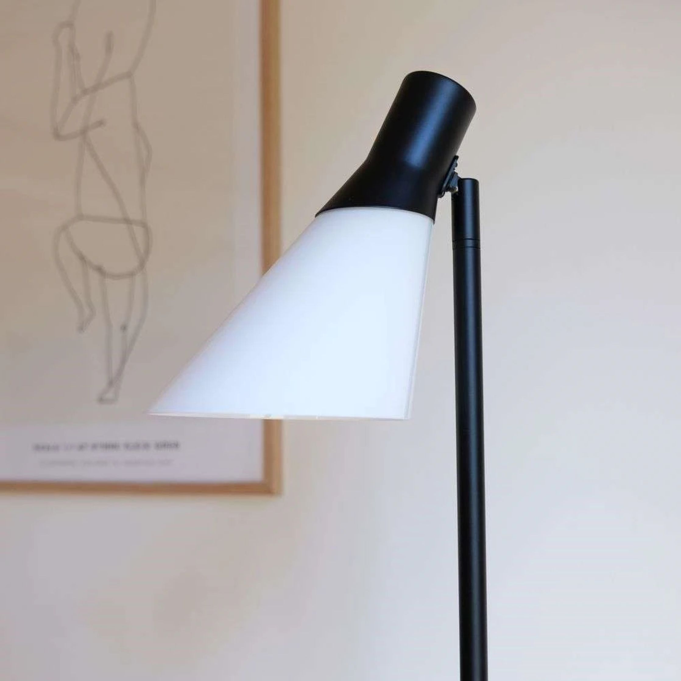 Dyberg Larsen Gent Floonal Lamp, Opal/Matt Black