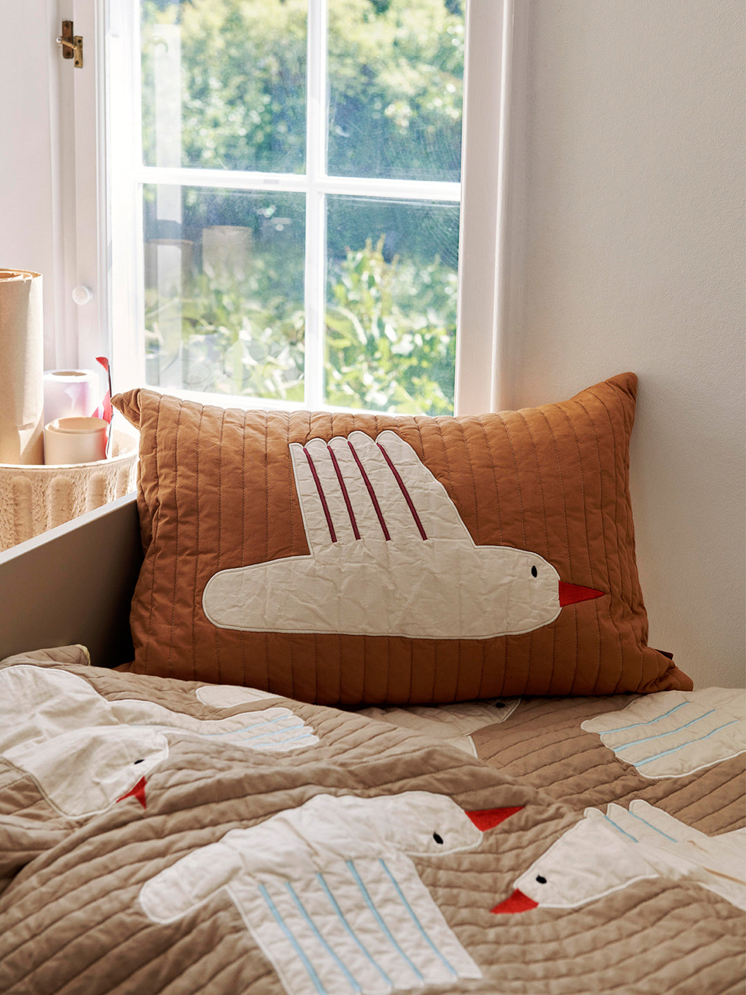 Ferm Living Bird Cushion Obdélník, řasa