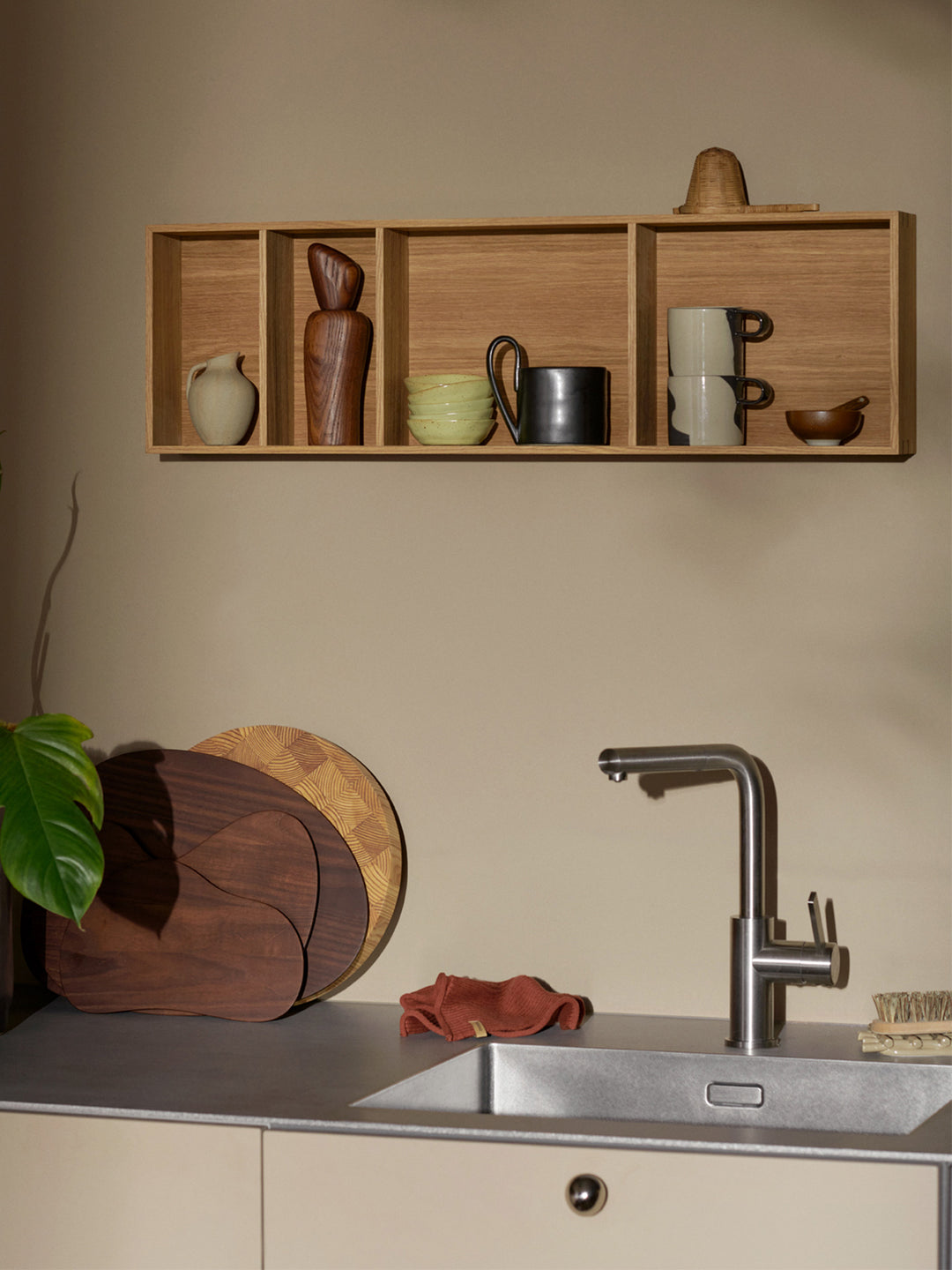 Ferm Living Bon Shelf, naolejovaný dub