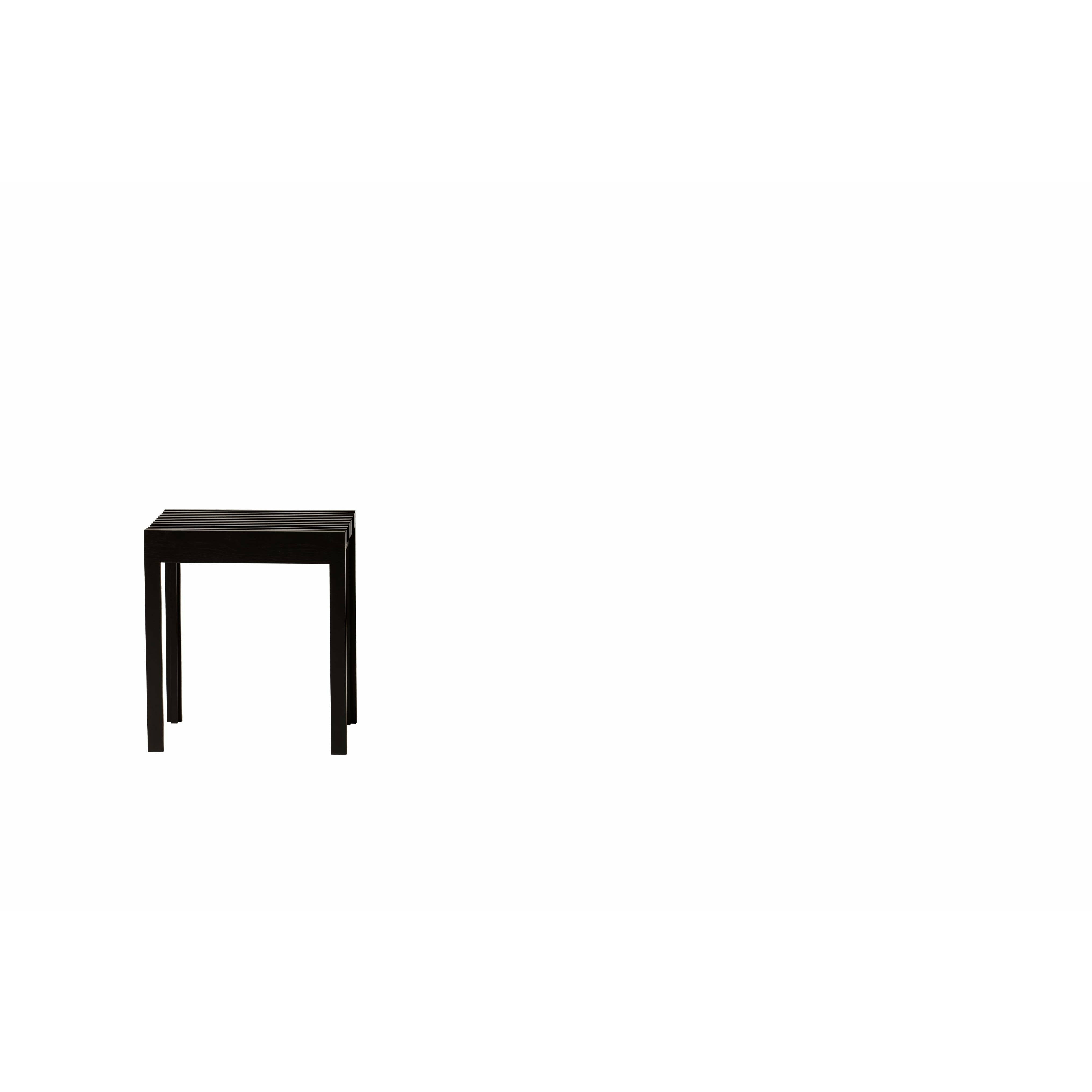 Form & Refine Lehká stolička. Černý obarvený dub