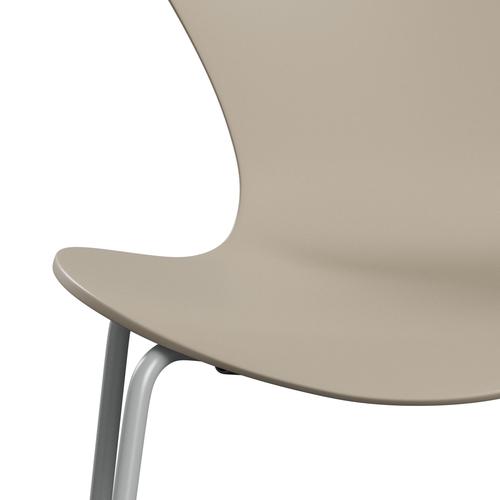 Fritz Hansen 3107 Chair Unupholstered, Nine Grey/Lacquered Light Beige