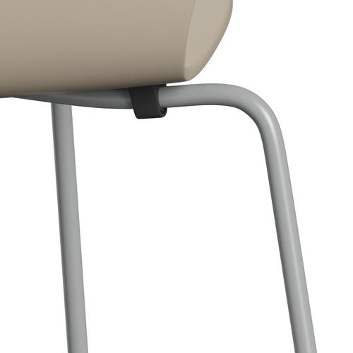 Fritz Hansen 3107 Chair Unupholstered, Nine Grey/Lacquered Light Beige