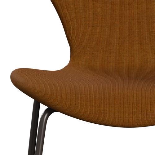 Fritz Hansen 3107 židle plné čalounění, hnědý bronz/plátno tmavé béžové