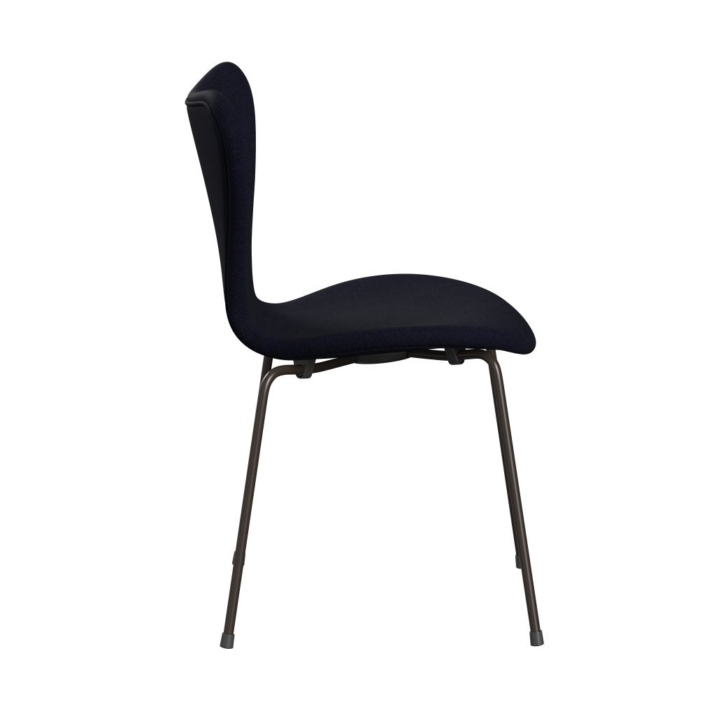 Fritz Hansen 3107 židle plné čalounění, hnědý bronz/plátno Midnight Blue