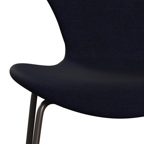 Fritz Hansen 3107 židle plné čalounění, hnědý bronz/plátno Midnight Blue