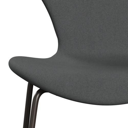 Fritz Hansen 3107 židle plné čalounění, hnědý bronz/divina tmavě šedá