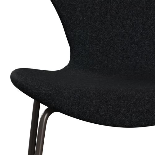 Fritz Hansen 3107 Židle plné čalounění, hnědý bronz/divina md černá