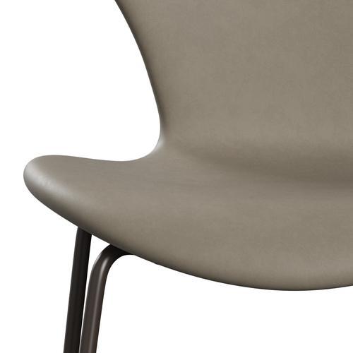 Fritz Hansen 3107 židle plné čalounění, hnědý bronz/základní světle šedá