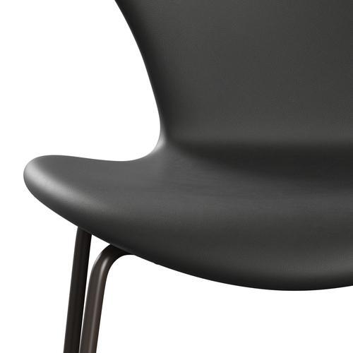 Fritz Hansen 3107 židle plné čalounění, hnědý bronz/základní černá