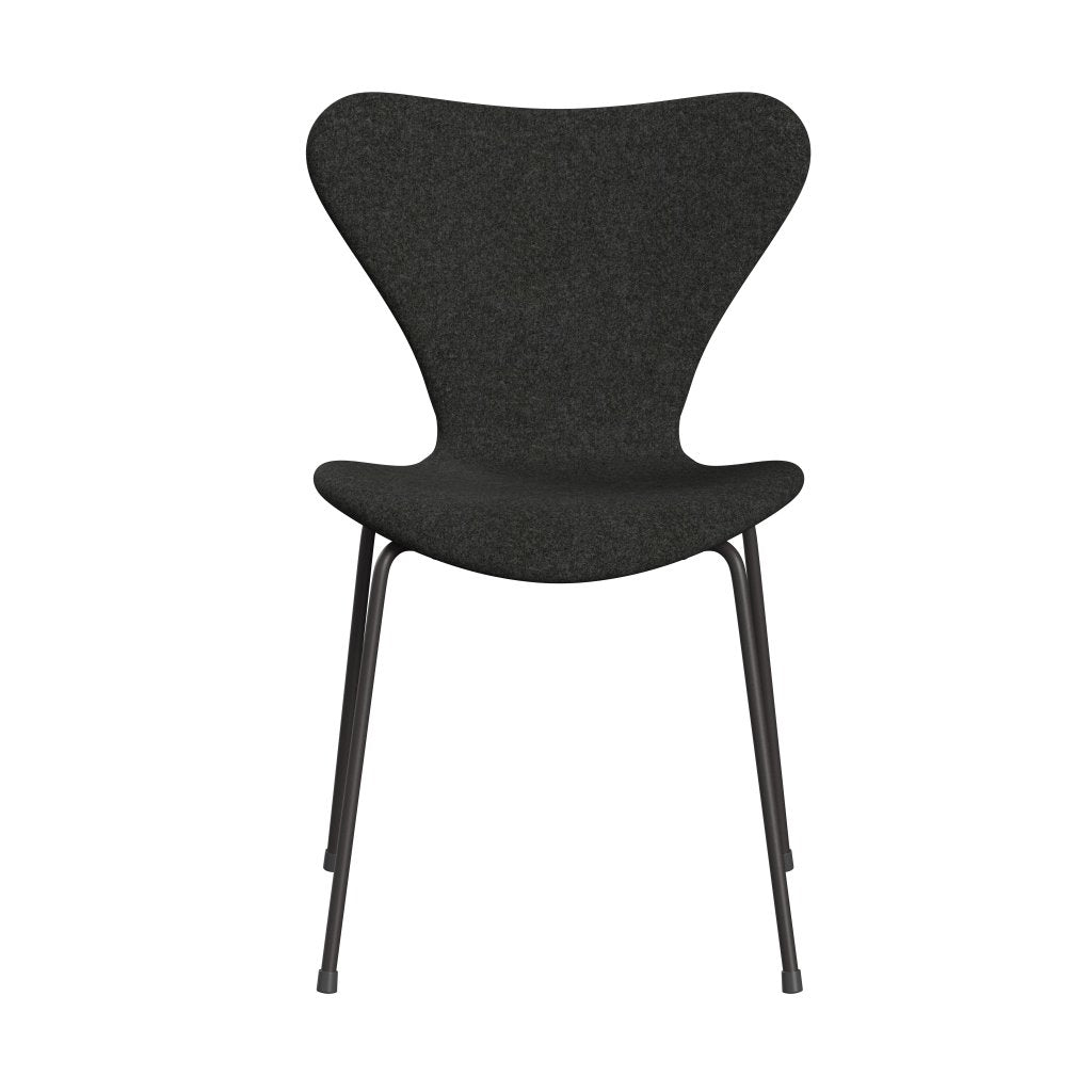 Fritz Hansen 3107 Chair Full Upholstery, Warm Graphite/Divina Melange Grey