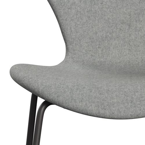 Fritz Hansen 3107 Chair Full Upholstery, Warm Graphite/Divina Melange Light Grey