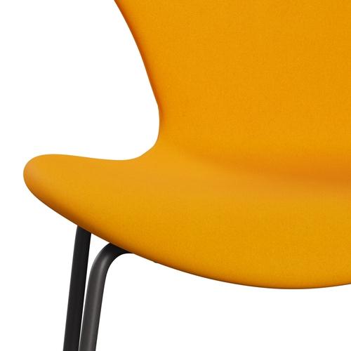 Fritz Hansen 3107 Židle plné čalounění, teplý grafit/Divina Orange (Div426)