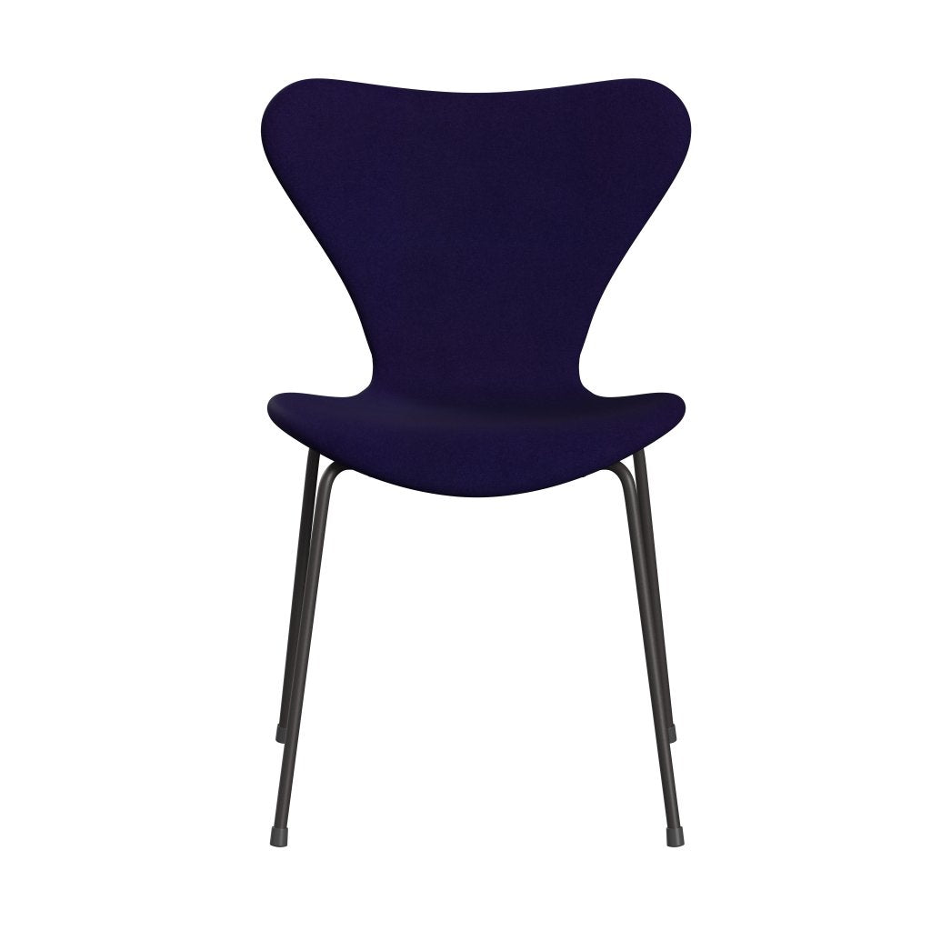 Fritz Hansen 3107 Židle plné čalounění, teplý grafit/Divina Violet Dark (Div692)