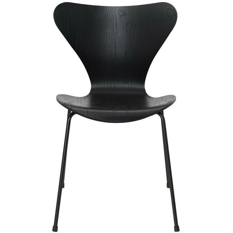 Fritz Hansen Series 7 židle obarvená popela černá skořápka, černá základna