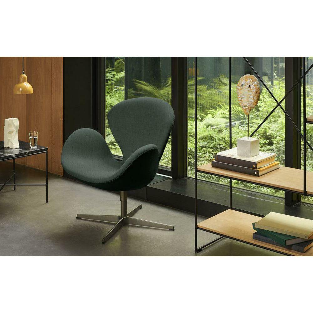 Fritz Hansen Svanen Lounge Chair Leather, černá/esenciální tmavě hnědá