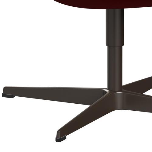 Lounge židle Fritz Hansen Swan, Brown Bronze/Comfort Red (01414)