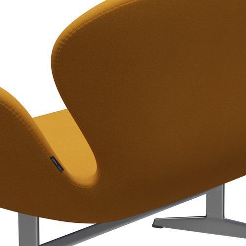 Fritz Hansen Swan Sofa 2 Seater, satén kartáčovaný hliník/tonus teplá žlutá