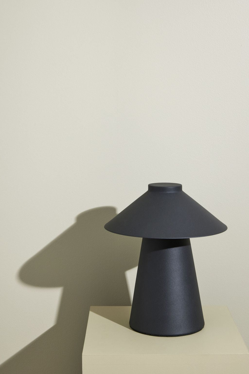 Hübsch Chipper Table Lamp, Burgundy/Sand