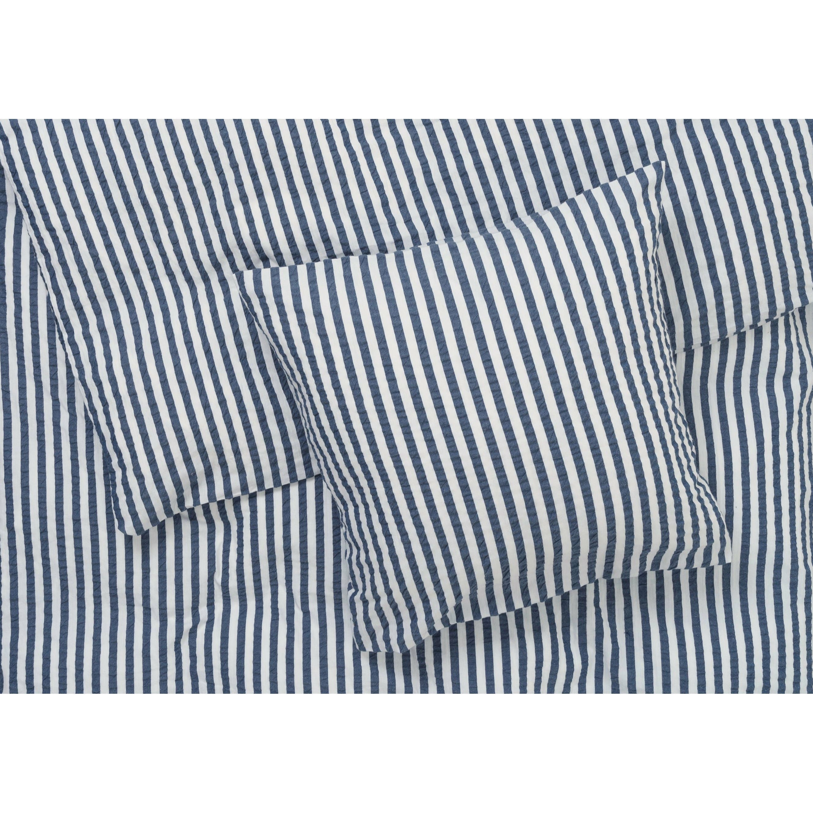 JUNA Bæk & Bølge Lines Lož ložnice 140x220 cm, tmavě modrá/bílá