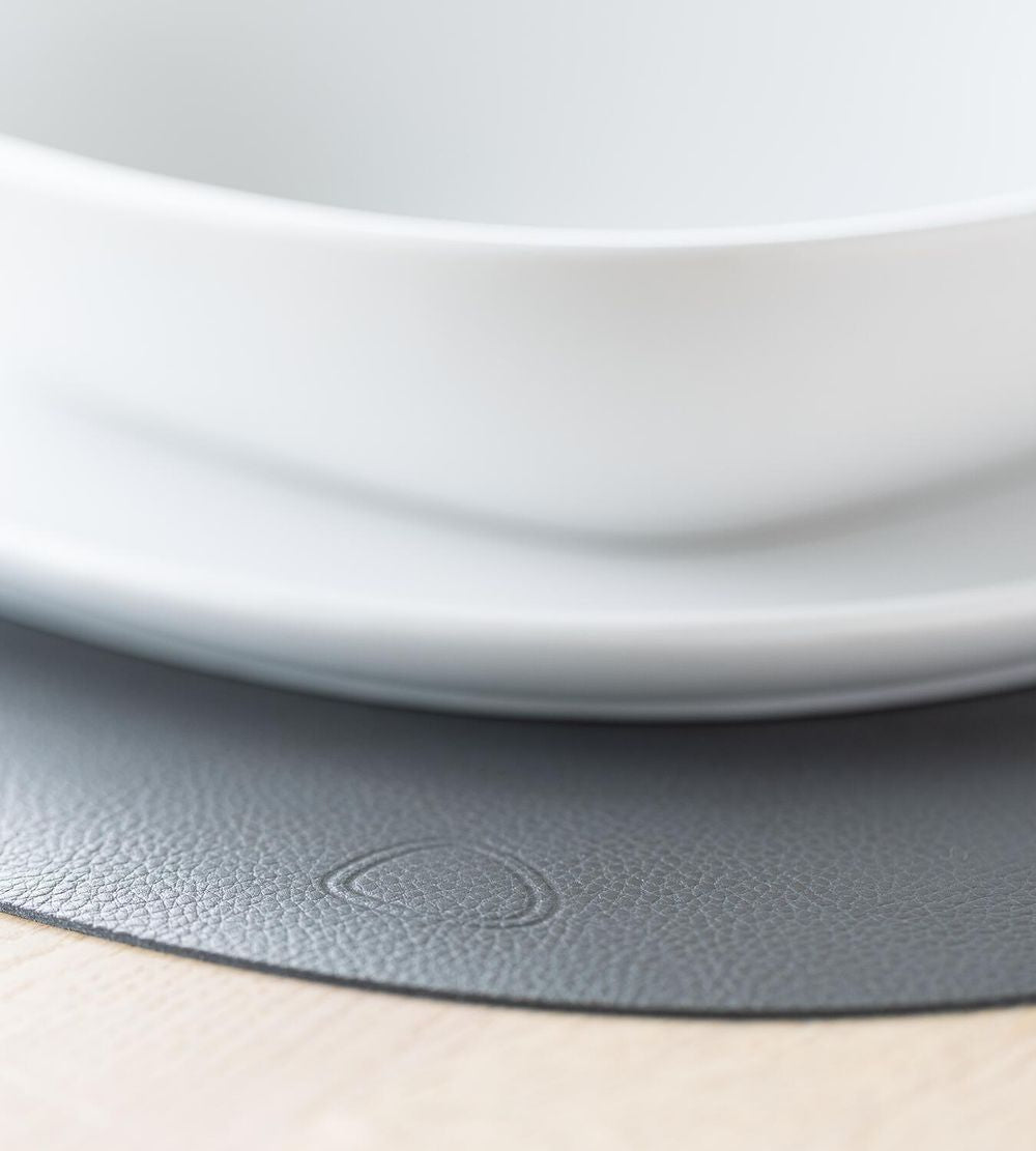 Lind DNA Curve Placemat Serene Leather L, Antracit