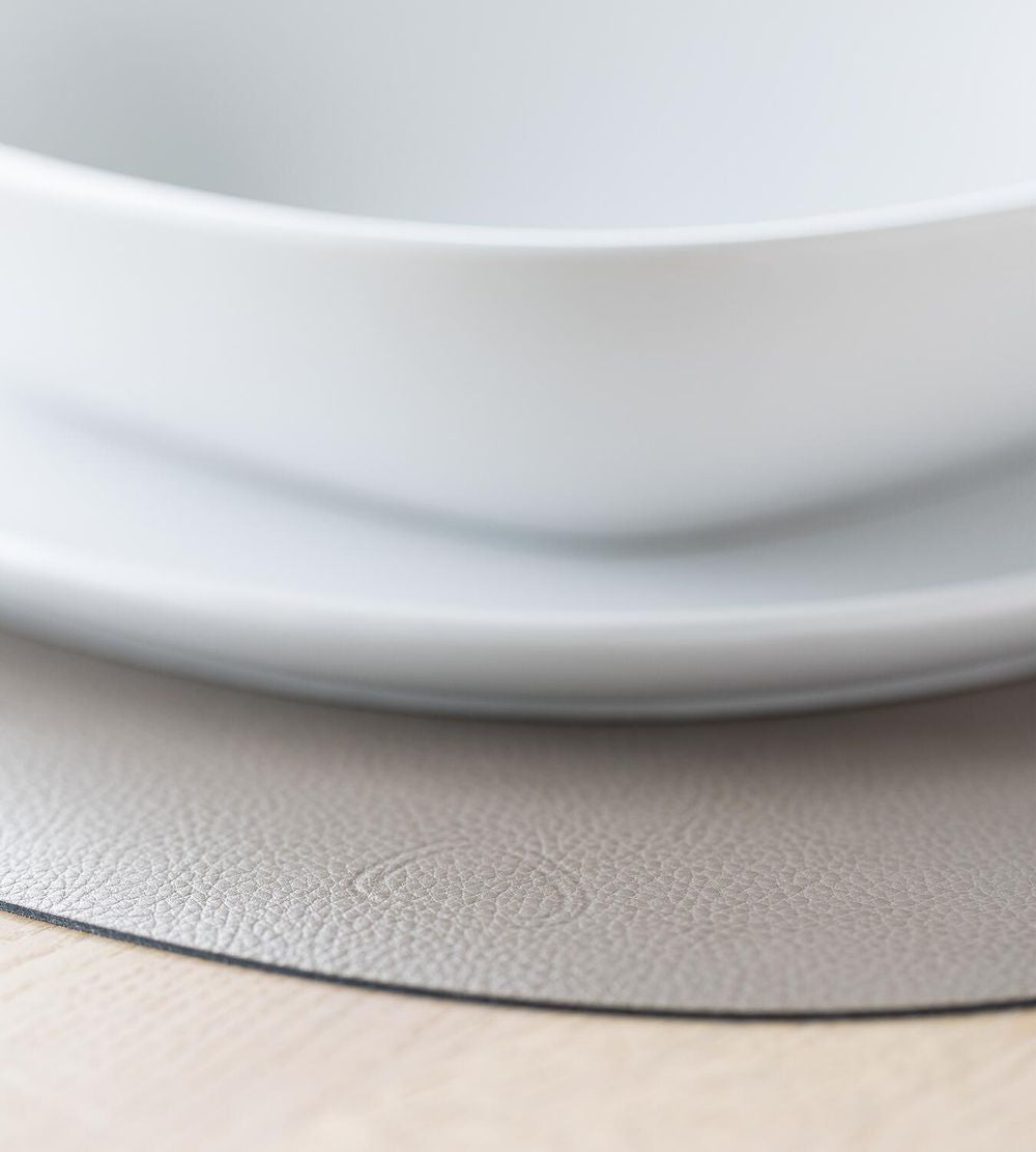 Lind DNA Curve Placemat Serene Leather L, Grey