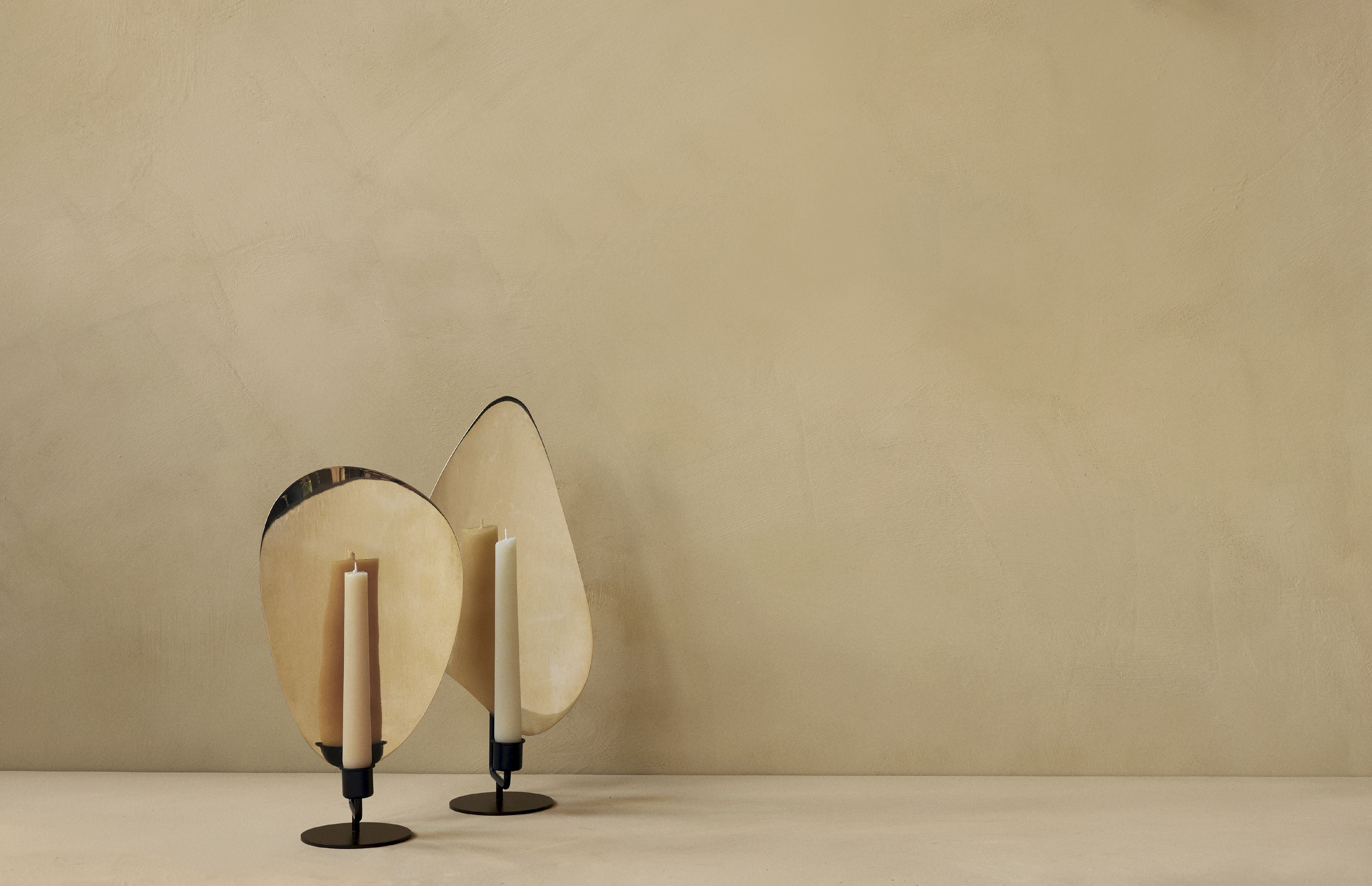 Audo Copenhagen Flambeau stolní svíčka 34 cm, bronzovaná mosaz/šedá