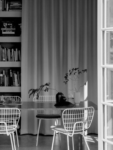 Audo Copenhagen WM String sedadlo polštář venku/jídelny, tmavě šedá